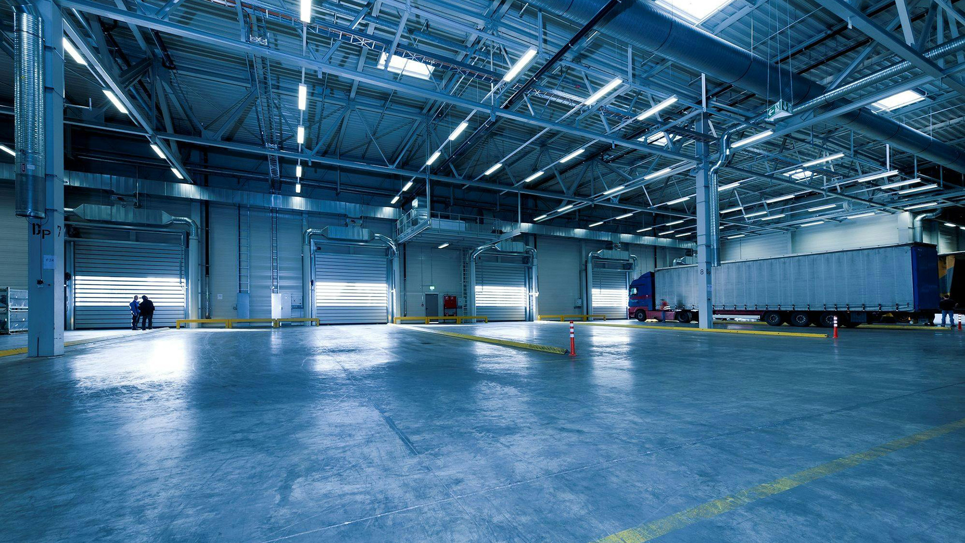 Widok na hale magazynową.